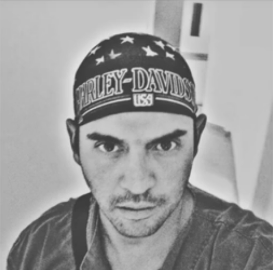 فيديو صادم.. طبيب يرقص فرحا وهو يشق بطن مريض في غرفة العمليات صورة رقم 1