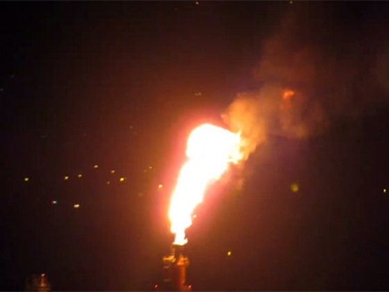 انفجار في معامل تكرير البترول بخليج حيفا يتسبب بحريق هائل.. فيديو صورة رقم 3