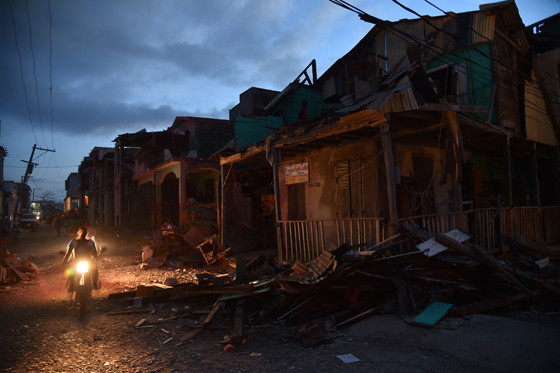 ارتفاع حصيلة ضحايا اعصار ماثيو الى 850 واجلاء الالاف من فلوريدا صورة رقم 10