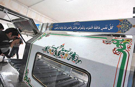 جهاز لغسل الموتى يفجر جدلا حول شرعية تحويل هذه الطقوس الى الآلة! صورة رقم 3