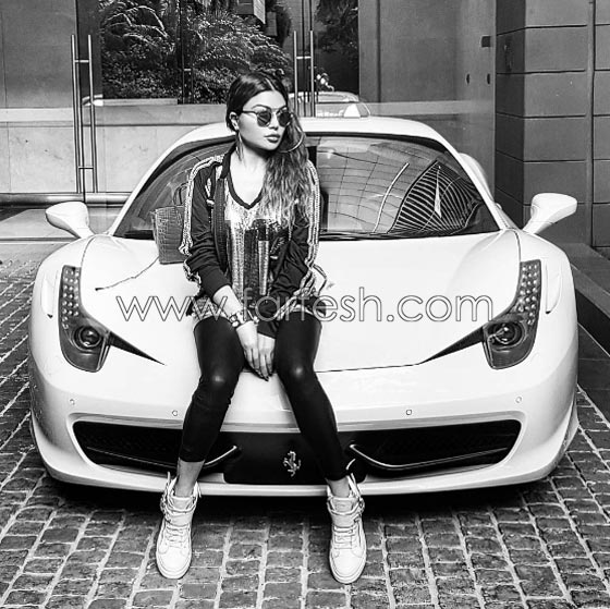  صور هيفاء وهبي تتباهى بسيارة الـ (فيراري) تثير مقارنات مع محمد رمضان! صورة رقم 1