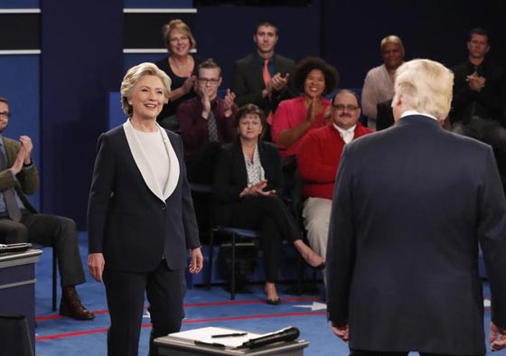 اسوأ مناظرة.. كلينتون: التسجيل يعكس حقيقتك! ترامب: مكانك في السجن صورة رقم 4 اسوأ مناظرة.. كلينتون: التسجيل يعكس حقيقتك! ترامب: مكانك في السجن صورة رقم 4