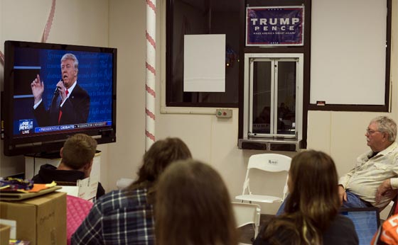 اسوأ مناظرة.. كلينتون: التسجيل يعكس حقيقتك! ترامب: مكانك في السجن صورة رقم 9 اسوأ مناظرة.. كلينتون: التسجيل يعكس حقيقتك! ترامب: مكانك في السجن صورة رقم 9