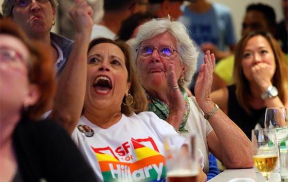 اسوأ مناظرة.. كلينتون: التسجيل يعكس حقيقتك! ترامب: مكانك في السجن صورة رقم 10 اسوأ مناظرة.. كلينتون: التسجيل يعكس حقيقتك! ترامب: مكانك في السجن صورة رقم 10