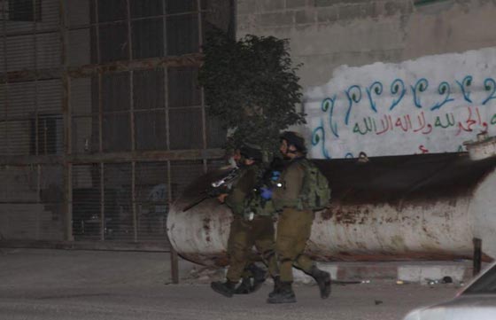 مئات المستوطنين يقتحمون مقام يوسف بنابلس تحت حماية الجيش  صورة رقم 2