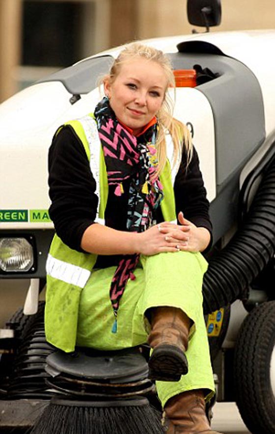 الافراج عن عارضة الازياء الداعشية المثيرة بعد اعتقالها ليوم واحد صورة رقم 4 الافراج عن عارضة الازياء الداعشية المثيرة بعد اعتقالها ليوم واحد صورة رقم 4