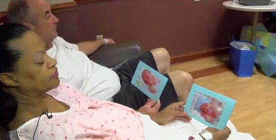 امرأة في الستين تصبح اما لاول مرة بعد ولادة توأم بتلقيح اصطناعي صورة رقم 3