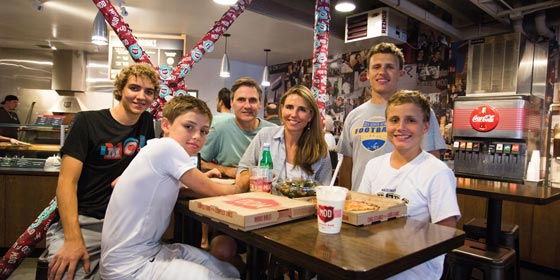 شبكة مطاعم بيتزا تحقق الثراء بمساعدة المجرمين واصحاب السوابق! صورة رقم 2