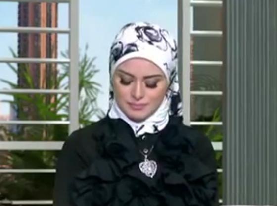 مذيعة مصرية تبكي على الهواء بعد ان عزّتها متصلة بوفاة امها صورة رقم 1 مذيعة مصرية تبكي على الهواء بعد ان عزّتها متصلة بوفاة امها صورة رقم 1