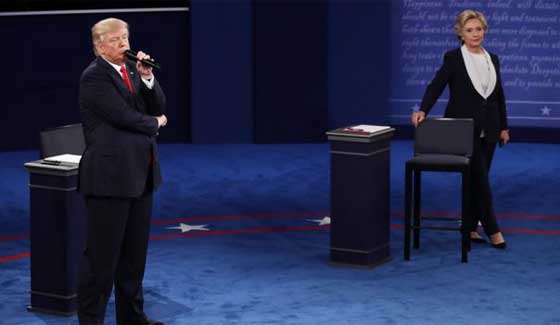  حركات ترامب الجسدية تثير الدهشة ومغردون يصفونها بفيلم الرعب! صورة رقم 9