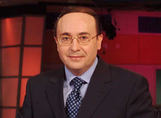 ممنوع السجود.. صورة شابة تصلي في مسجد بتنورة ميني تثير جدلا صورة رقم 3 ممنوع السجود.. صورة شابة تصلي في مسجد بتنورة ميني تثير جدلا صورة رقم 3