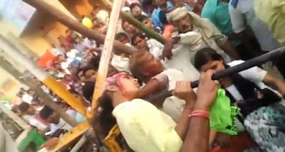 فيديو مروع: سلخ رأس فتاة علق شعرها في عجلة دوارة بسبب سيلفي! صورة رقم 2