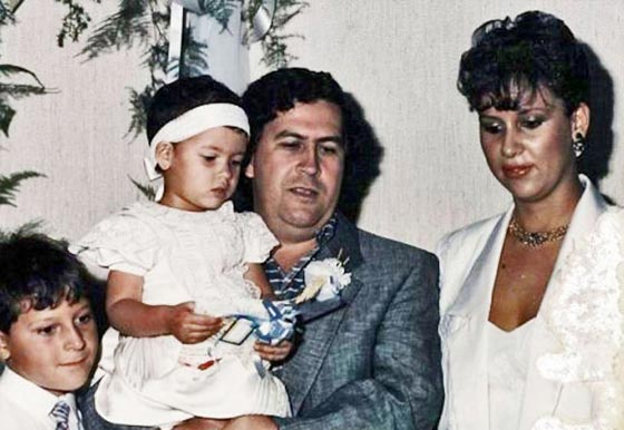 صور أخطر تاجر مخدرات: بردت طفلته فحرق مليوني دولار لتدفئتها! صورة رقم 3 صور أخطر تاجر مخدرات: بردت طفلته فحرق مليوني دولار لتدفئتها! صورة رقم 3