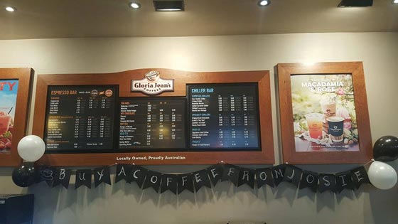   مقهى استرالي يرفض عنصرية زبون ضد موظفة سوداء ويقوم بترقيتها! صورة رقم 10