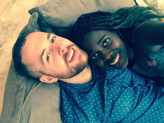   مقهى استرالي يرفض عنصرية زبون ضد موظفة سوداء ويقوم بترقيتها! صورة رقم 1