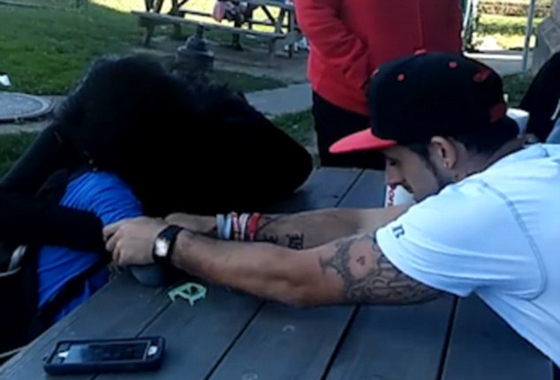 فيديو مؤثر:طفل ينفجر بالبكاء لوفاة أمه بجرعة هيروين زائدة صورة رقم 4 فيديو مؤثر:طفل ينفجر بالبكاء لوفاة أمه بجرعة هيروين زائدة صورة رقم 4