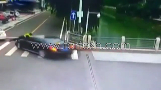 فيديو صادم: سائق صيني مخمور يسحب رجل شرطة معلق بغطاء السيار الامامي! صورة رقم 7