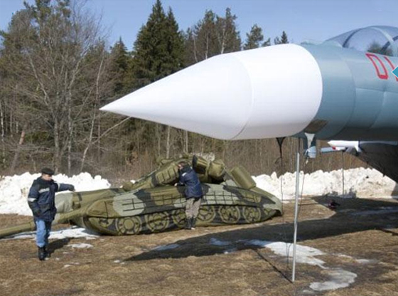شاهد بالصور ترسانة عسكرية روسية قابلة للنفخ لتمويه الاعداء! صورة رقم 12 شاهد بالصور ترسانة عسكرية روسية قابلة للنفخ لتمويه الاعداء! صورة رقم 12