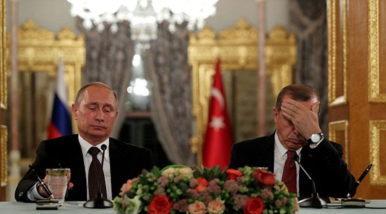 الناطق باسم بوتين يأخذ غفوة خلال مؤتمر صحفي مع اردوغان صورة رقم 4