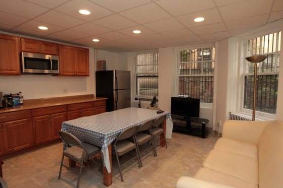 صحيفة امريكية: صدام حسين بنى سجنا اشبه بالجحيم تحت الارض في منهاتن صورة رقم 7