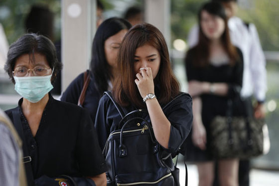 مات الملك.. تايلاند تتشح بالسواد والغموض يكتنف مصير البلاد صورة رقم 17