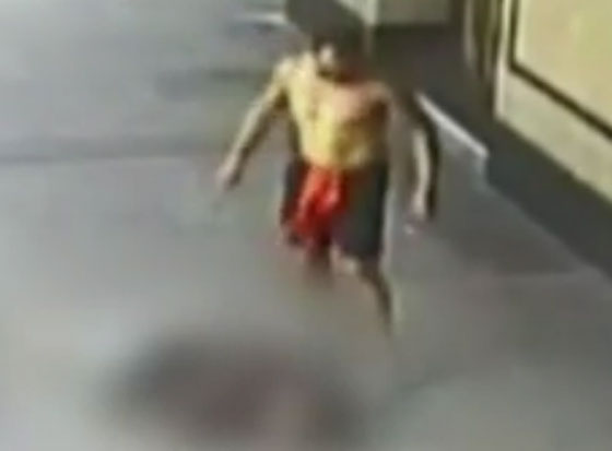 فيديو مرعب.. عداء يقتل رجلا في الشارع بلكمة قاضية! صورة رقم 2 فيديو مرعب.. عداء يقتل رجلا في الشارع بلكمة قاضية! صورة رقم 2