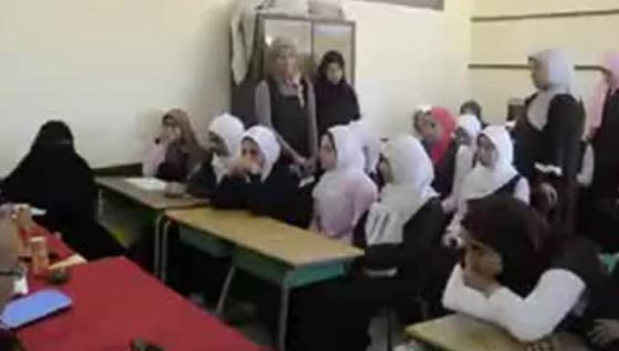طالبة تبهر رواد مواقع التواصل الاجتماعي بصوت واداء نادرين.. فيديو صورة رقم 1