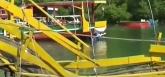 مقتل واصابة العشرات في انهيار جسر معلق في منتج باندونيسيا صورة رقم 2