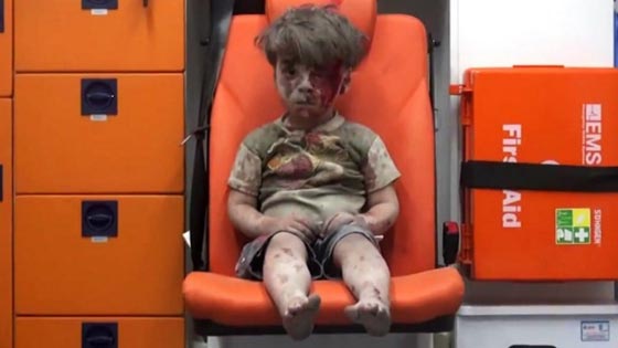 لحظات مؤلمة وكوارث وصدمات في 20 صورة تختزل عام 2016 صورة رقم 10