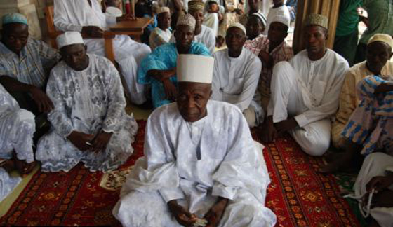 سوبر تعدد الزوجات.. نيجيري متزوج من 100 امرأة ينفي خبر وفاته صورة رقم 3