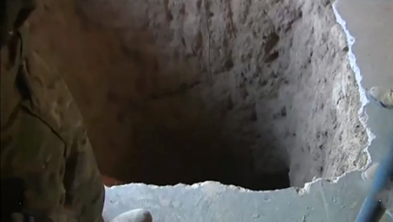 صور انفاق داعش قرب الموصل. تركوا الاسلحة والبيض المسلوق خلفهم صورة رقم 1 صور انفاق داعش قرب الموصل. تركوا الاسلحة والبيض المسلوق خلفهم صورة رقم 1