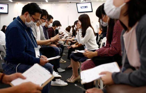 فيديو وصور غريبة: يابانيون برتدون كمامات طبية في لقاءات التعارف للزواج! صورة رقم 3 فيديو وصور غريبة: يابانيون برتدون كمامات طبية في لقاءات التعارف للزواج! صورة رقم 3