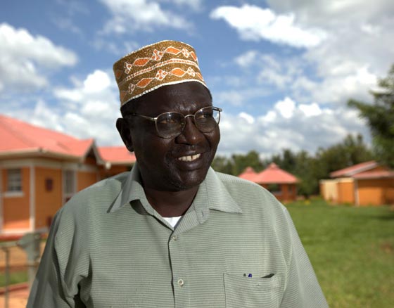 مالك أوباما، الاخ غير الشقيق للرئيس اوباما، يدعم ترامب في الانتخابات! صورة رقم 6 مالك أوباما، الاخ غير الشقيق للرئيس اوباما، يدعم ترامب في الانتخابات! صورة رقم 6