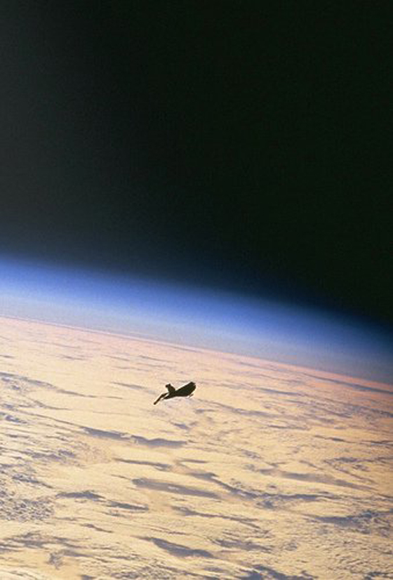 امريكا أخفت السر : جسم اسود غريب يدور حول الأرض ويثير المخاوف صورة رقم 9 امريكا أخفت السر : جسم اسود غريب يدور حول الأرض ويثير المخاوف صورة رقم 9