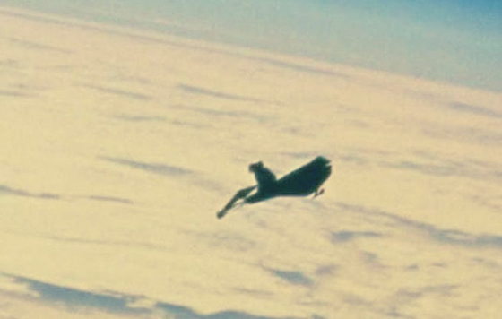 امريكا أخفت السر : جسم اسود غريب يدور حول الأرض ويثير المخاوف صورة رقم 1 امريكا أخفت السر : جسم اسود غريب يدور حول الأرض ويثير المخاوف صورة رقم 1