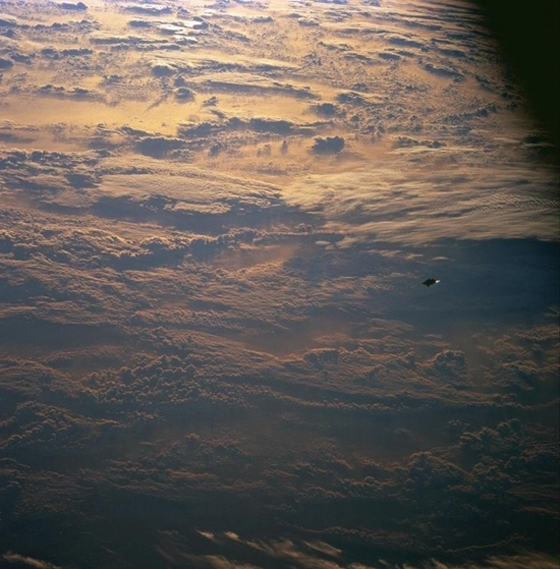 امريكا أخفت السر : جسم اسود غريب يدور حول الأرض ويثير المخاوف صورة رقم 6 امريكا أخفت السر : جسم اسود غريب يدور حول الأرض ويثير المخاوف صورة رقم 6