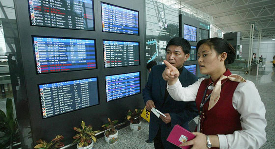 ممرات وطوابير خاصة (للرجال فقط) احتراما لهم  في مطار صيني صورة رقم 2