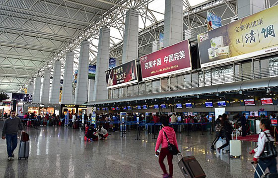 ممرات وطوابير خاصة (للرجال فقط) احتراما لهم  في مطار صيني صورة رقم 4