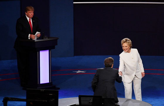 مناظرة نارية: ترامب ضد الاسلام وكلينتون مع زواج المثليين والاجهاض صورة رقم 3