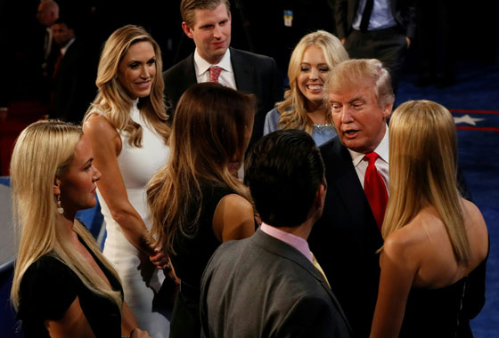 مناظرة نارية: ترامب ضد الاسلام وكلينتون مع زواج المثليين والاجهاض صورة رقم 15