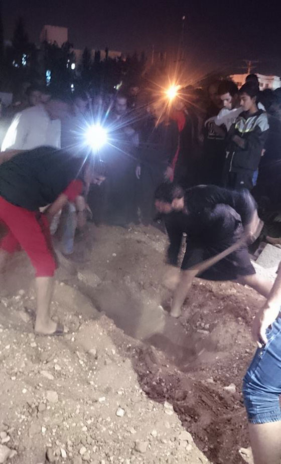 صور صادمة: فتح قبر امراة اردنية بعد سماع أصوات داخله  صورة رقم 2