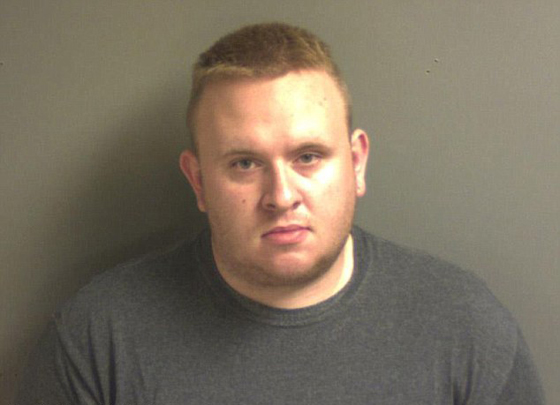 كيف اقنع هذا الشاب غير الوسيم الفتيات بشراء سيارات لامبوغيني له؟ صورة رقم 1