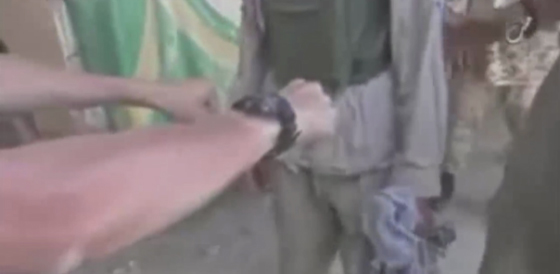 فيديو مثير.. قرعة داعشية وفرحة احدهما باحقيته في تنفيذ عملية انتحارية صورة رقم 2 فيديو مثير.. قرعة داعشية وفرحة احدهما باحقيته في تنفيذ عملية انتحارية صورة رقم 2