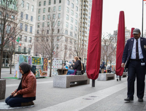 مسلمة امريكية تقيم الصلاة وتستمتع بها في اجمل واغرب المواقع! صور صورة رقم 2