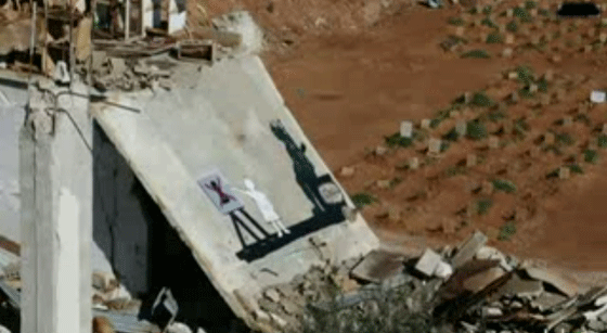 مقاتل في الجيش الحر يرسم الثورة السورية على جدران داريا.. فيديو صورة رقم 6 مقاتل في الجيش الحر يرسم الثورة السورية على جدران داريا.. فيديو صورة رقم 6