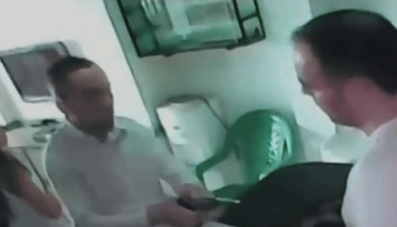 فيديو مروع.. مقتل صاحب متجر للساعات اثناء تصديه للص مسلح صورة رقم 5