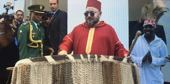 ملك المغرب يقرع طبول السلام في تنزانيا الافريقية.. فيديو صورة رقم 3 ملك المغرب يقرع طبول السلام في تنزانيا الافريقية.. فيديو صورة رقم 3