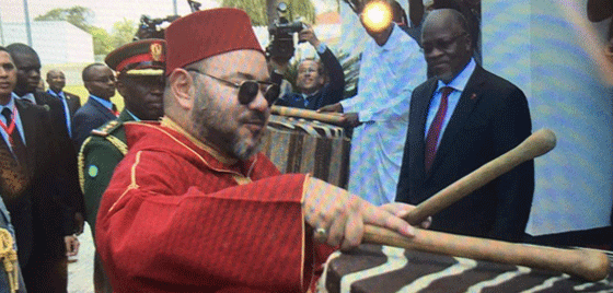 ملك المغرب يقرع طبول السلام في تنزانيا الافريقية.. فيديو صورة رقم 4 ملك المغرب يقرع طبول السلام في تنزانيا الافريقية.. فيديو صورة رقم 4