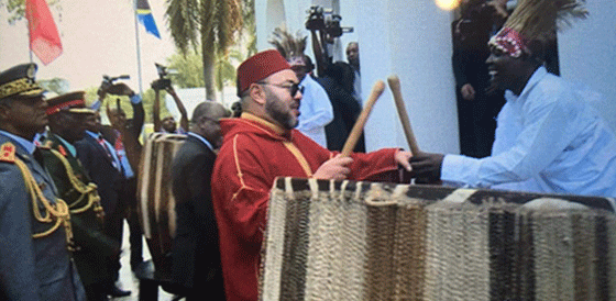 ملك المغرب يقرع طبول السلام في تنزانيا الافريقية.. فيديو صورة رقم 5 ملك المغرب يقرع طبول السلام في تنزانيا الافريقية.. فيديو صورة رقم 5