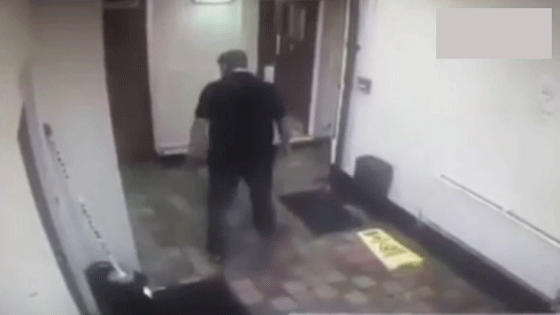 كاميرا ترصد عفريتا في حانة يحرك الاشياء ويثير الفزع.. فيديو صورة رقم 3 كاميرا ترصد عفريتا في حانة يحرك الاشياء ويثير الفزع.. فيديو صورة رقم 3